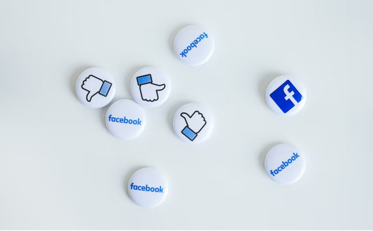 Various Facebook logo buttons.
